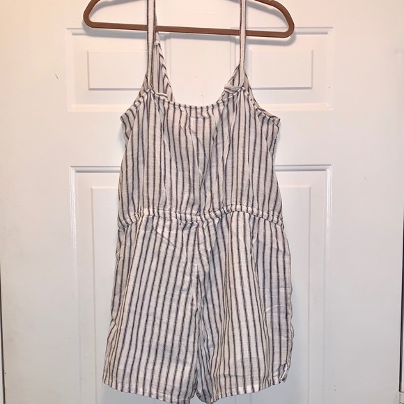 Pin-striped romper with shorts - Picture 2 of 2